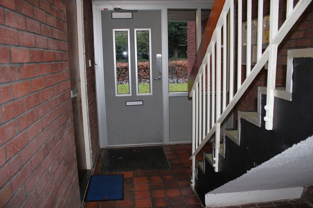 Property photo 2 of 13 Communal Entrance