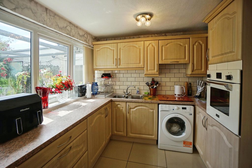 Property photo 2 of 14 Kitchen Diner