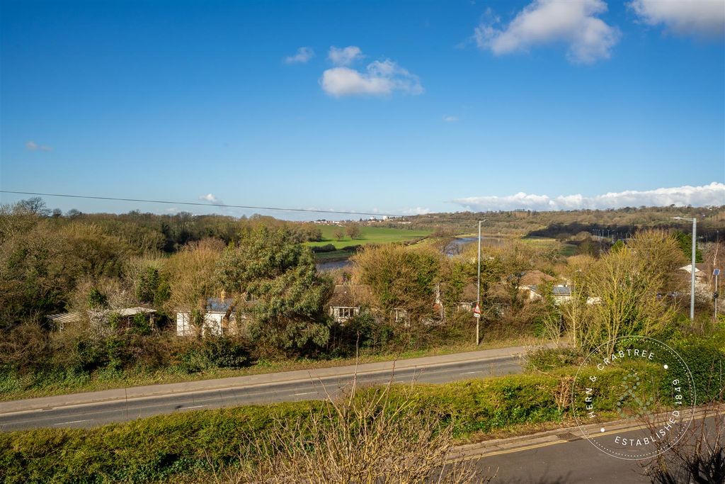 Property photo 3 of 46 Horse Shoe Dr, Bristol, Hern Crabtree (28).Jpg