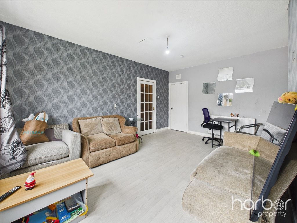 Property photo 3 of 14 4170077