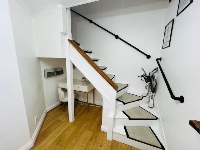 Property photo 3 of 12 Lobby