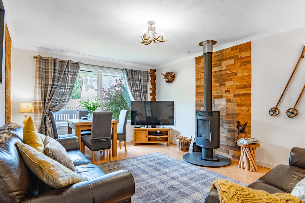 Property photo 2 of 34