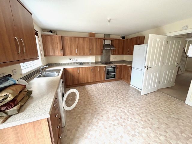 Property photo 3 of 13 Kitchen