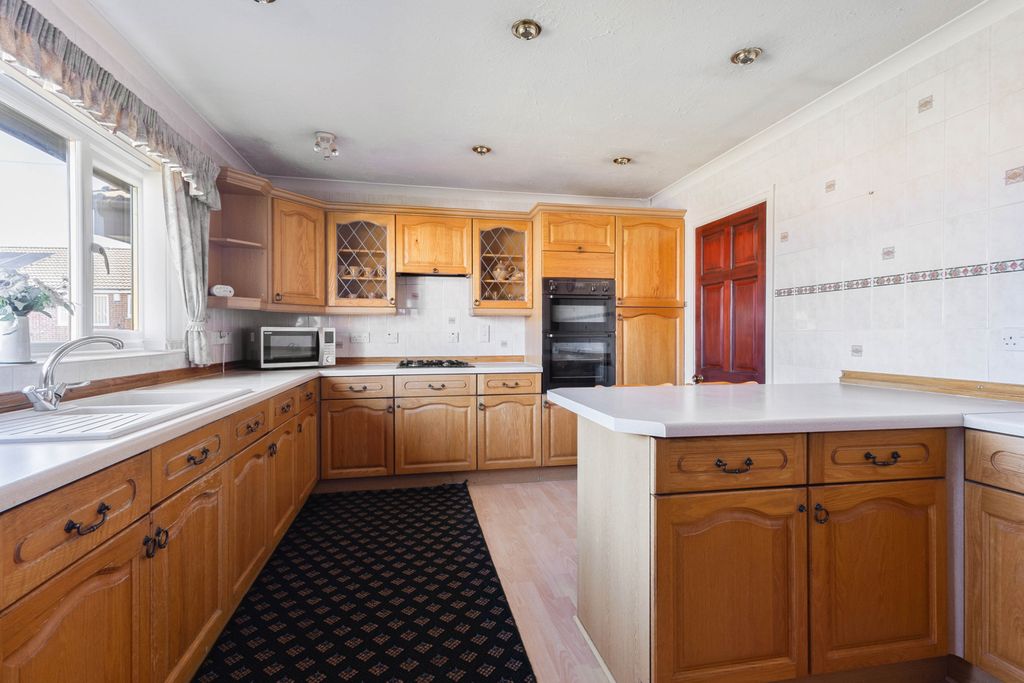 Property photo 2 of 17 Kitchen