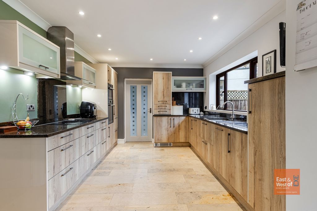 Property photo 3 of 19 A17 - Caradon House, Village Road, Woodbury Salter