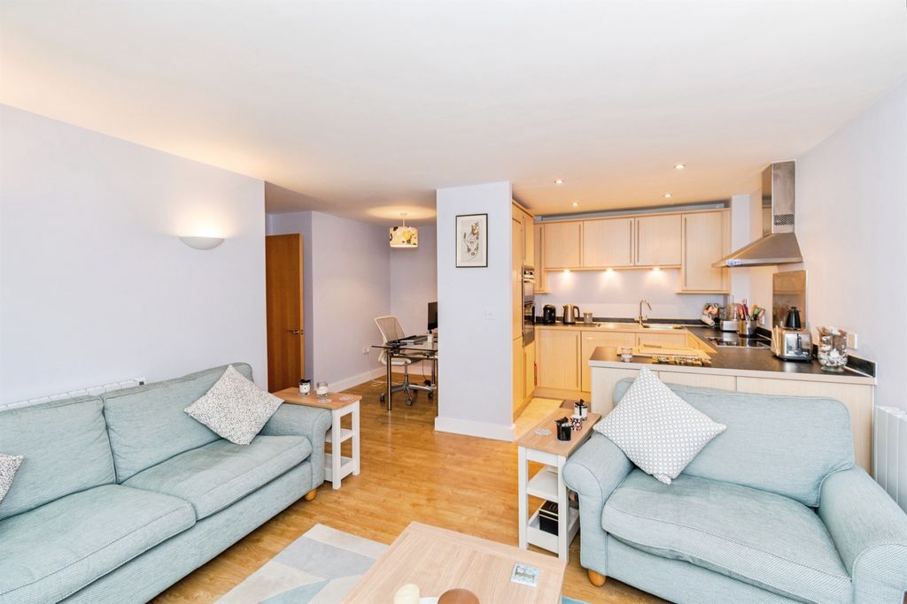 Property photo 3 of 17