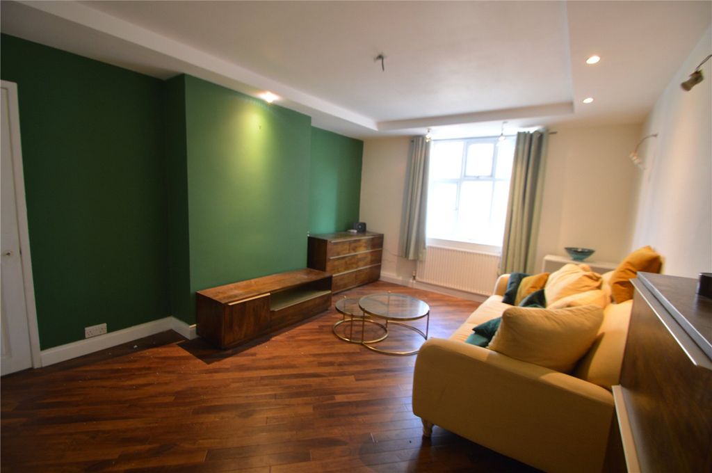 Property photo 3 of 6 Picture No. 05