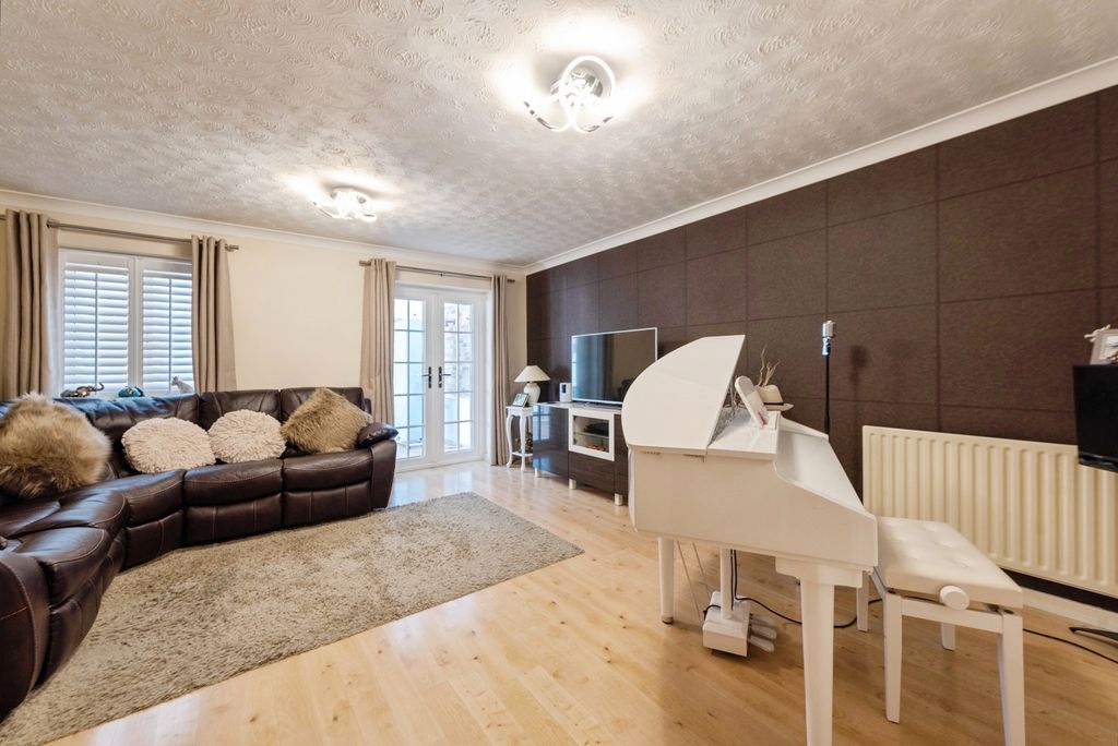 Property photo 2 of 18 Photo