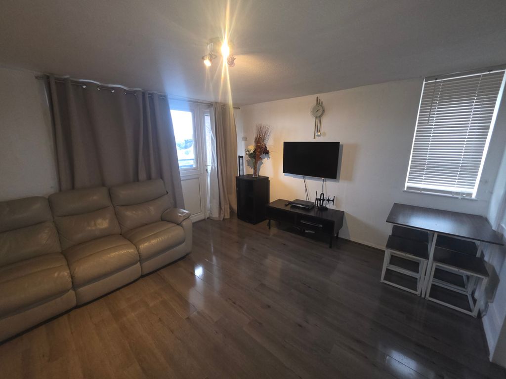 Property photo 1 of 2