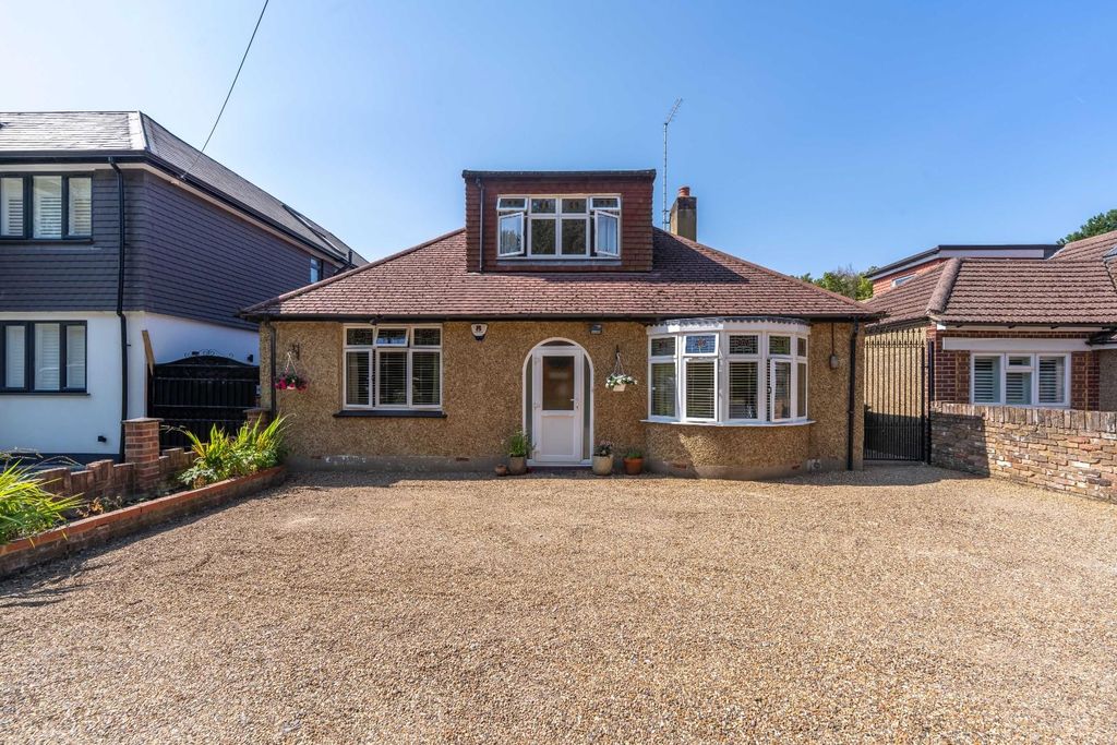 Property photo 1 of 27 355 Ashford Road, Staines-Upon-Thames, Tw18 1Qq-2.