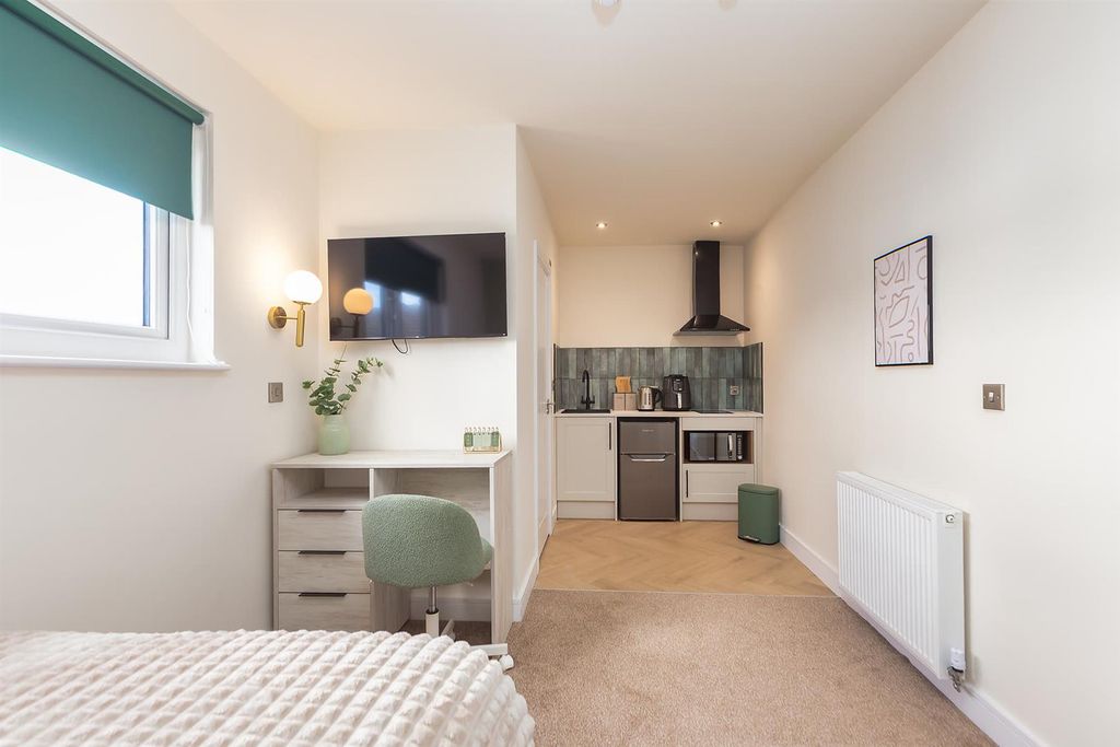 Property photo 3 of 13 Bed 6 03.Jpg