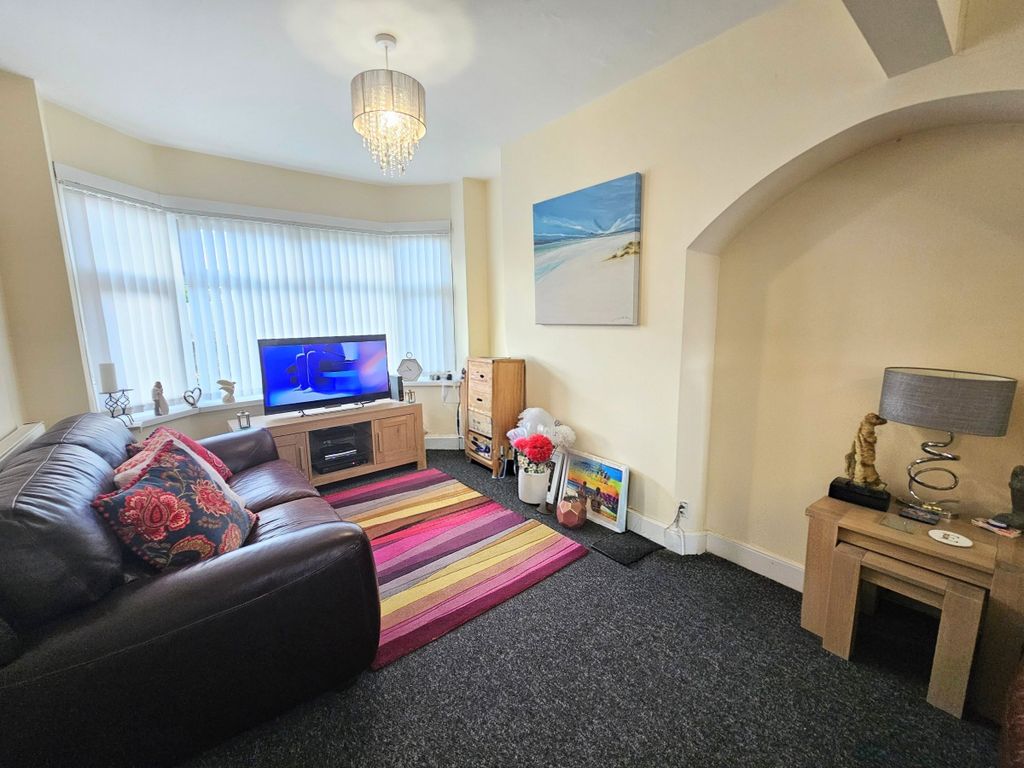 Property photo 3 of 12