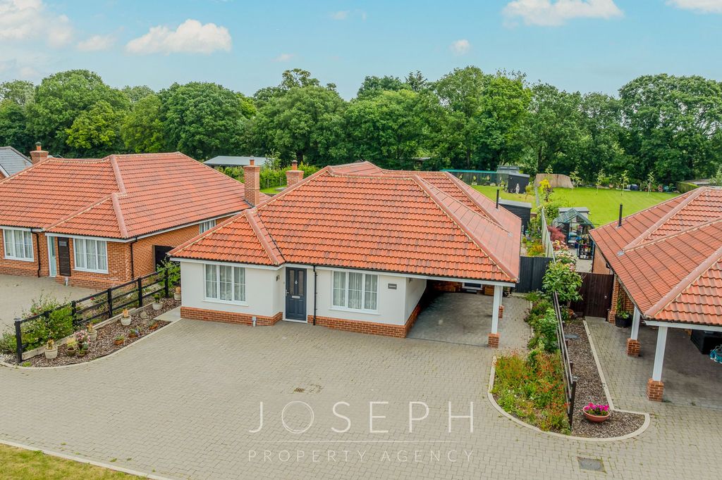 Property photo 1 of 32