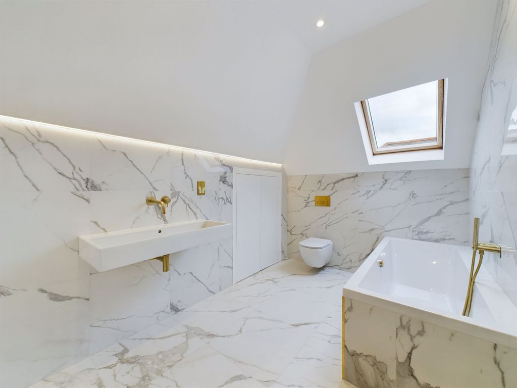Property photo 3 of 12 Bathroom