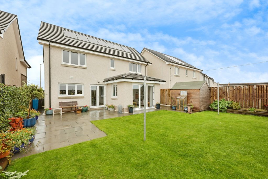 Property photo 2 of 30 Rear Garden