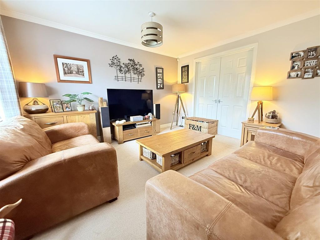 Property photo 3 of 16 Living Room