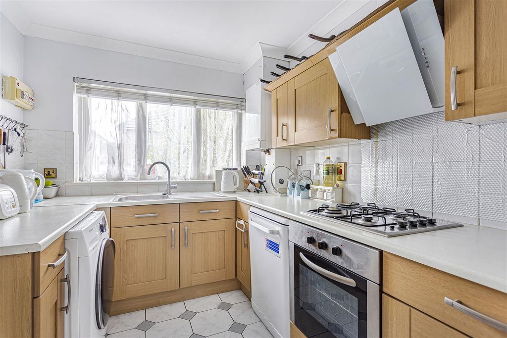 Property photo 3 of 10 Kitchen Wolsey Road.Jpg