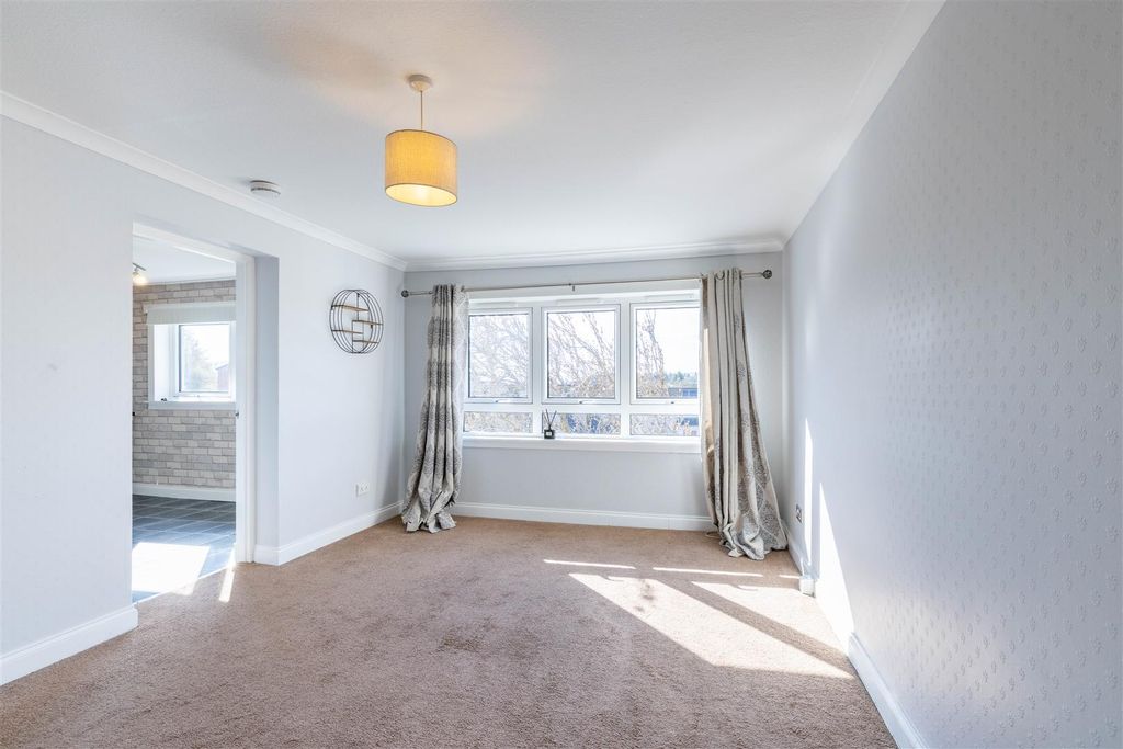 Property photo 3 of 23 12 Rona Court, Perth-26.Jpg