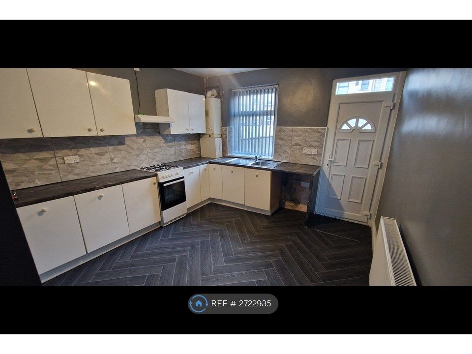 Property photo 3 of 7 Kitchen