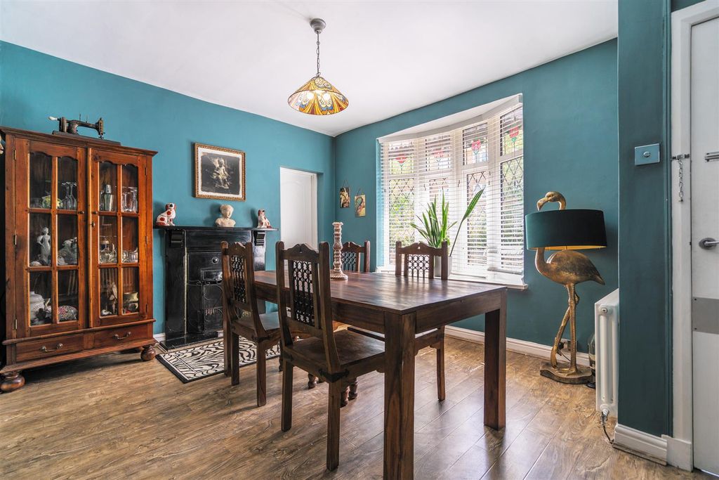 Property photo 2 of 18 89 Ulverley Green Road_5.Jpg