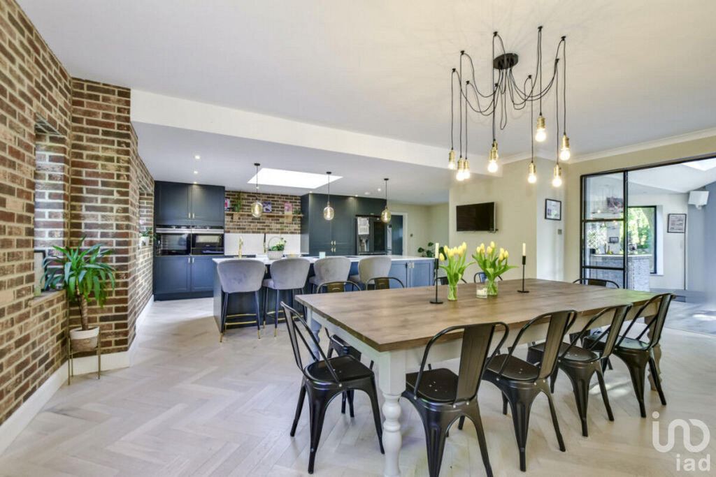 Property photo 1 of 40