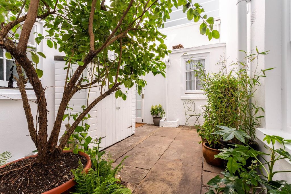 Property photo 3 of 21 Chichester Terrace-2.Jpg