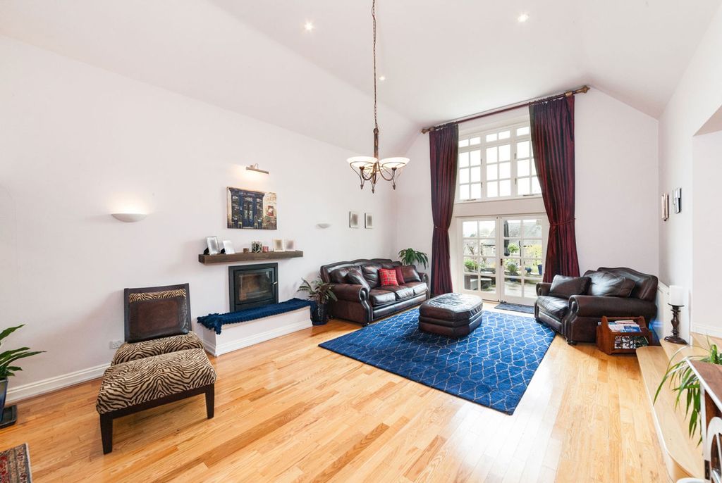 Property photo 2 of 20