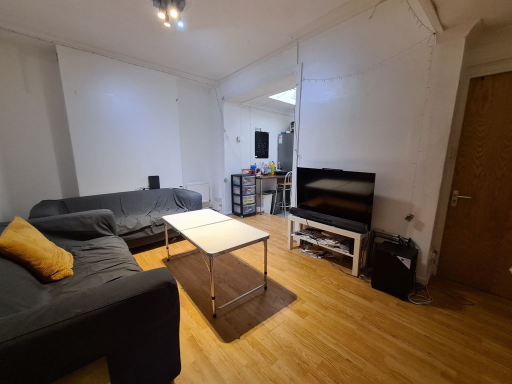 Property photo 1 of 12 Photo 9