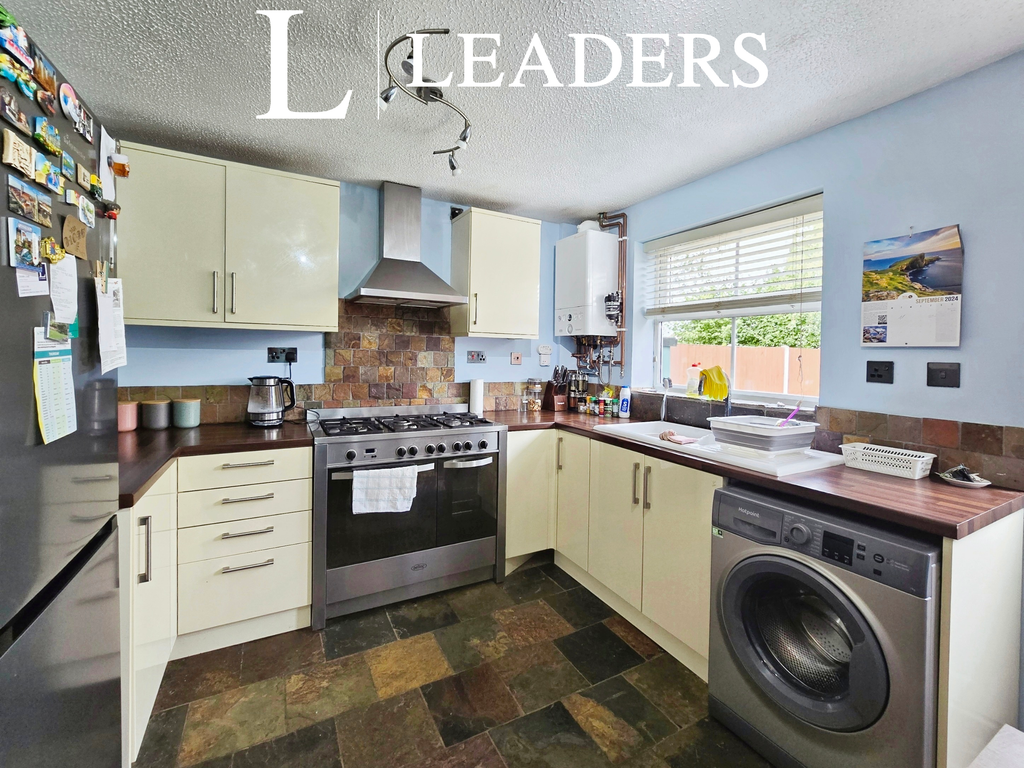 Property photo 3 of 7 Kitchen