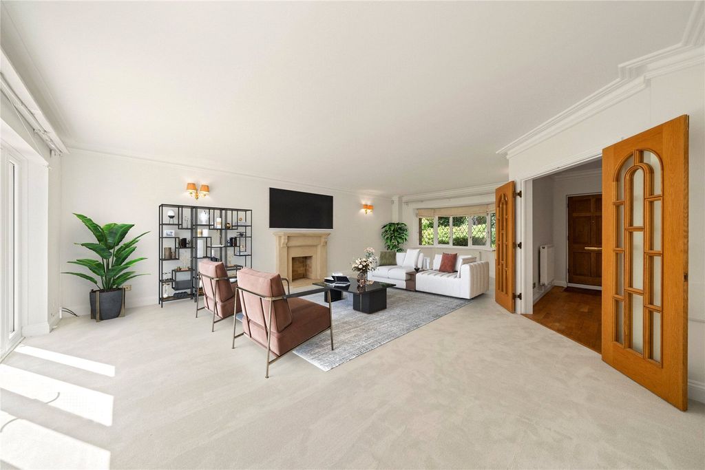 Property photo 3 of 11 Sitting Room