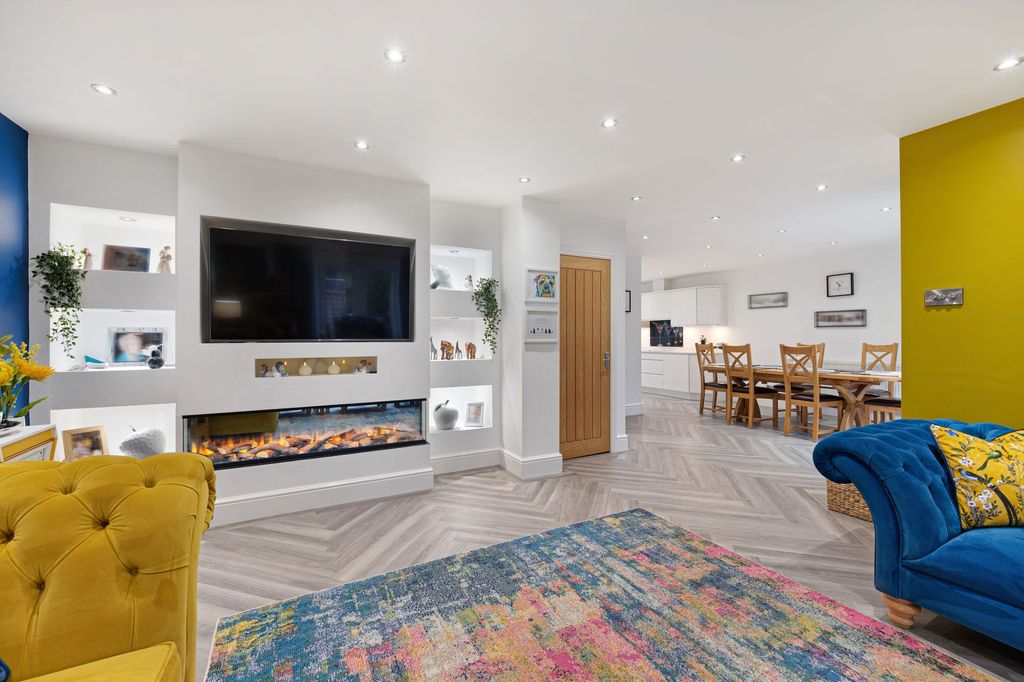 Property photo 3 of 23