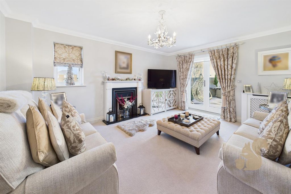 Property photo 2 of 37 Living Room