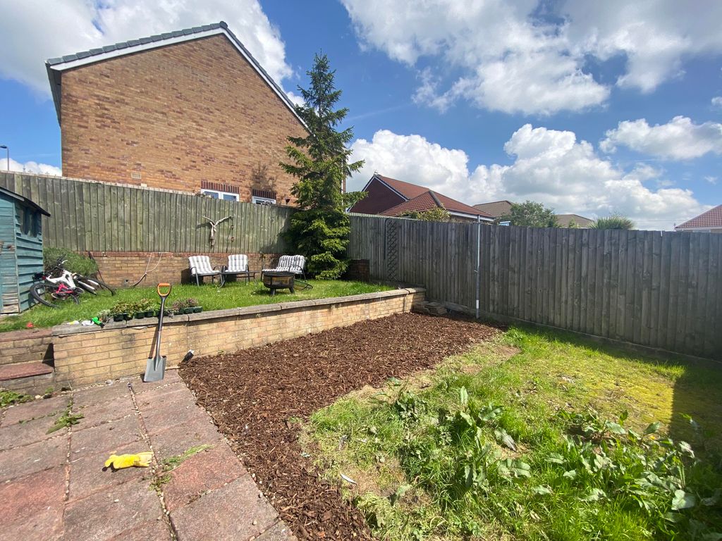 Property photo 2 of 10 Garden