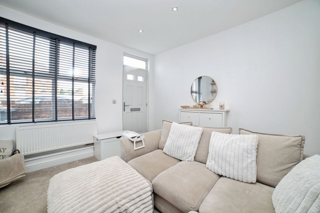 Property photo 3 of 20 Pbox-Img.Jpg