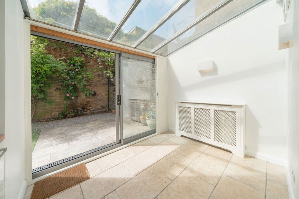 Property photo 3 of 7