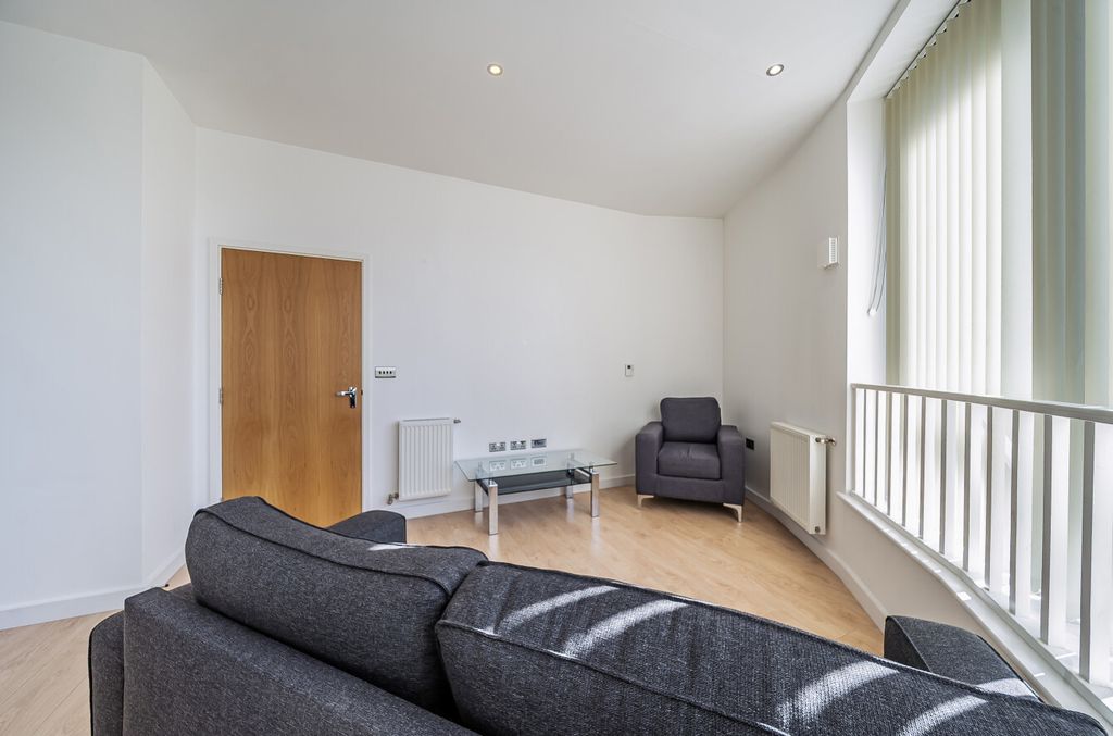 Property photo 3 of 17 1349728-4-68Bf0Ec...
