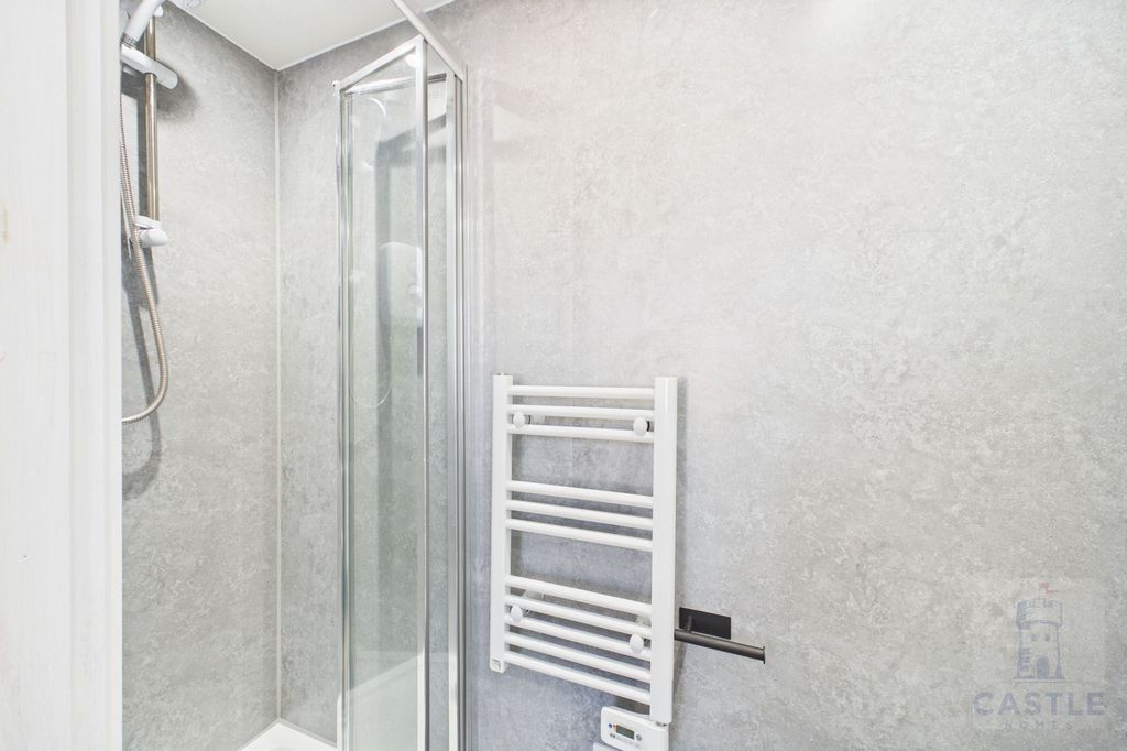 Property photo 3 of 9 Standard Ensuite