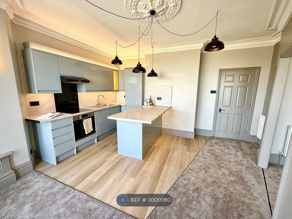 Property photo 3 of 11 Kitchen