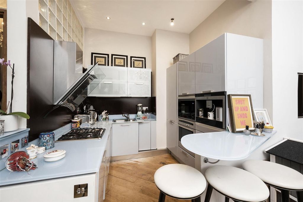 Property photo 2 of 7 Photo 1