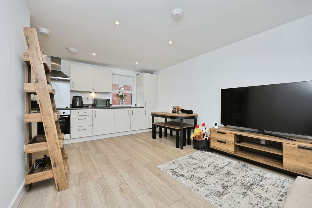 Property photo 3 of 9 Pbox-Img.Jpg