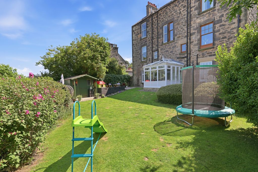 Property photo 1 of 33