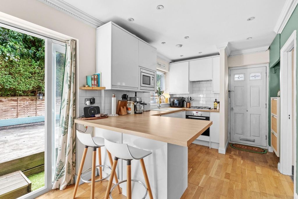 Property photo 3 of 12 Kitchen