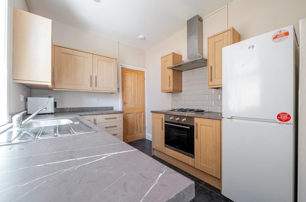 Property photo 1 of 12 1486079-20-6A467A...