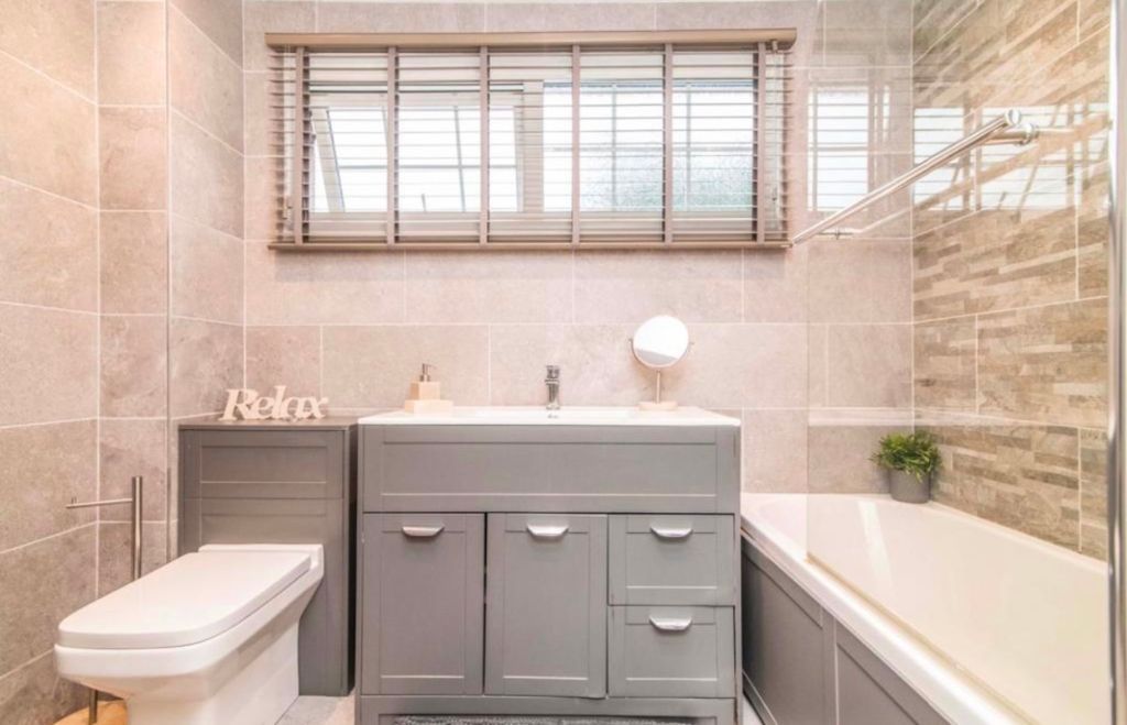 Property photo 2 of 16 Family Bathroom