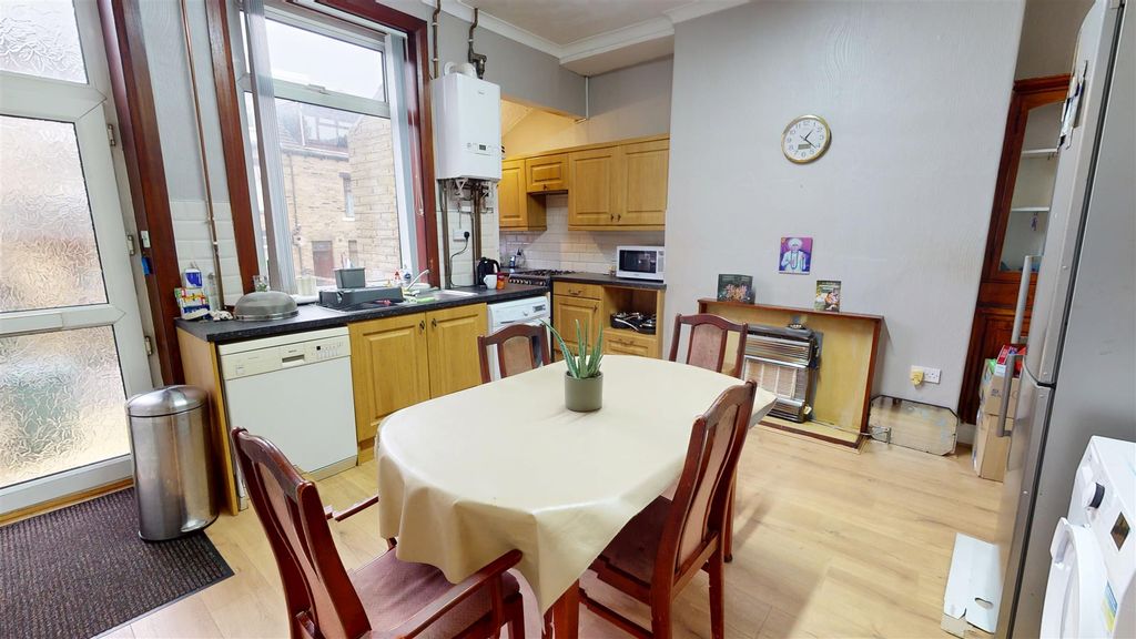 Property photo 2 of 12 Dining Kitchen