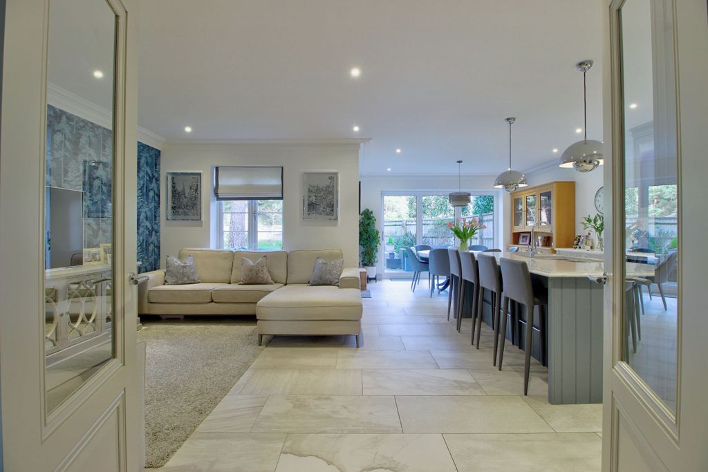 Property photo 2 of 34