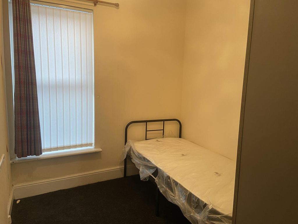 Property photo 2 of 5 Bedroom