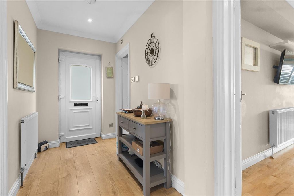 Property photo 3 of 71 Entrance Hall #3.Jpg