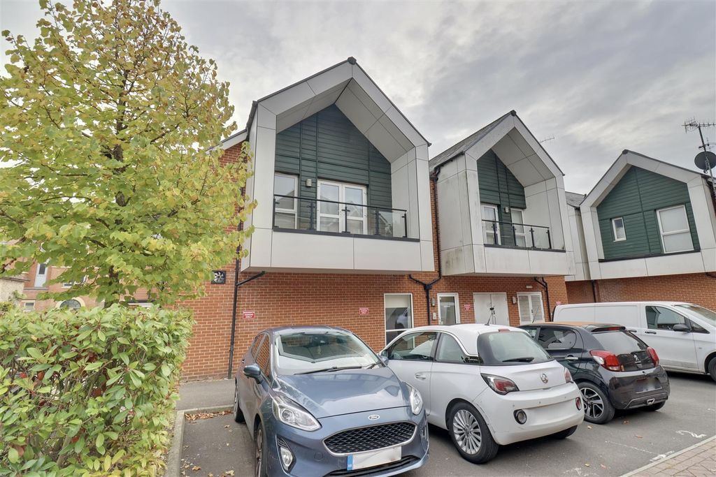 Property photo 1 of 12 1Bc444Bb-Bc9E-44F7-8525-1D400C937Bce_1_201_A.Jpeg