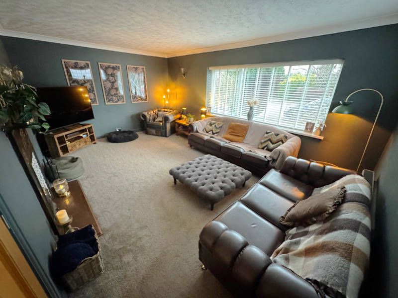 Property photo 3 of 36 Lounge